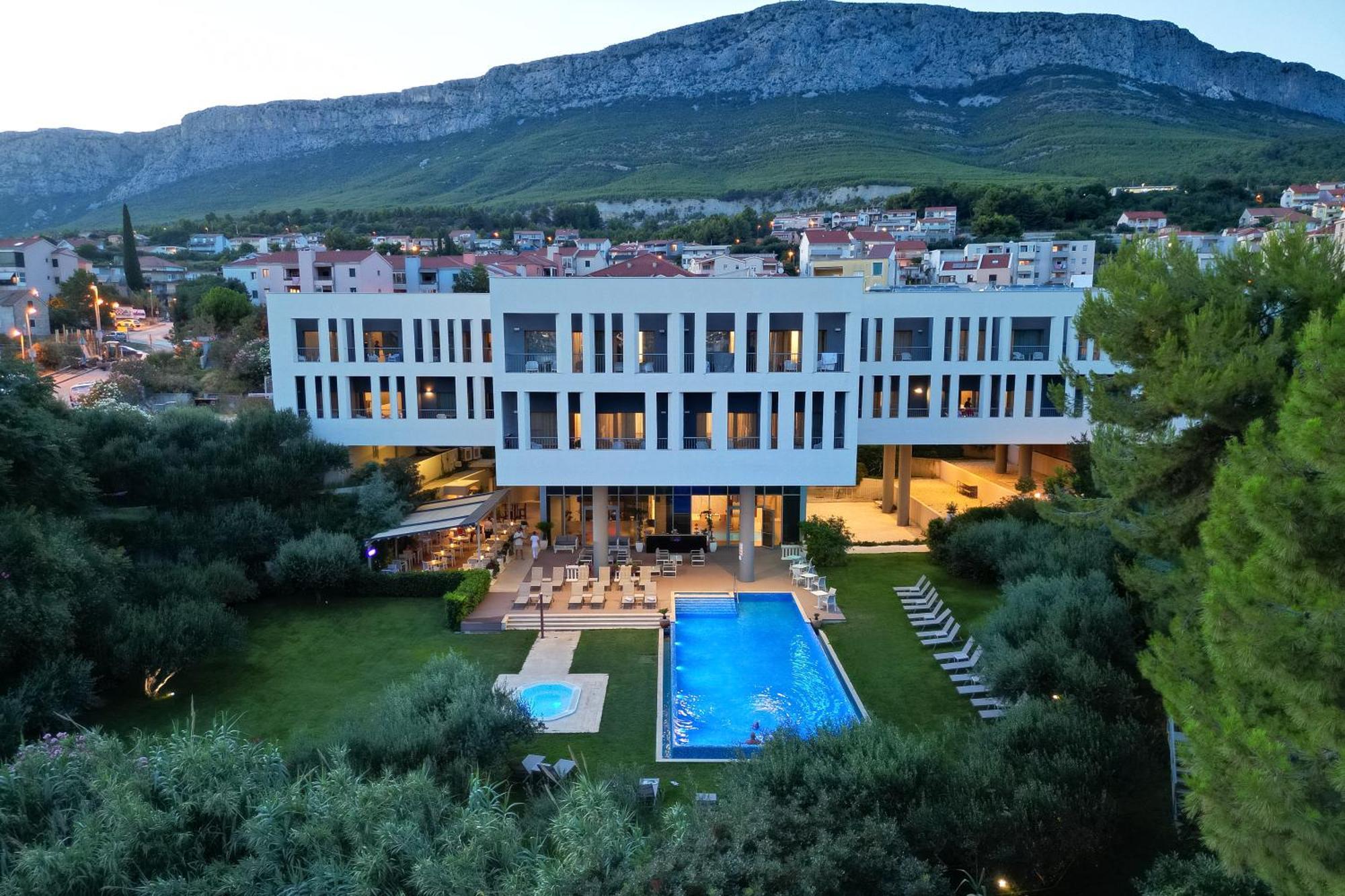 Hotel Salona Palace Exteriér fotografie